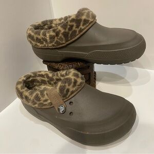 Crocs Classic Blitzen Lined Animal Print Winter Clogs Womens Size 8 Tan Leopard